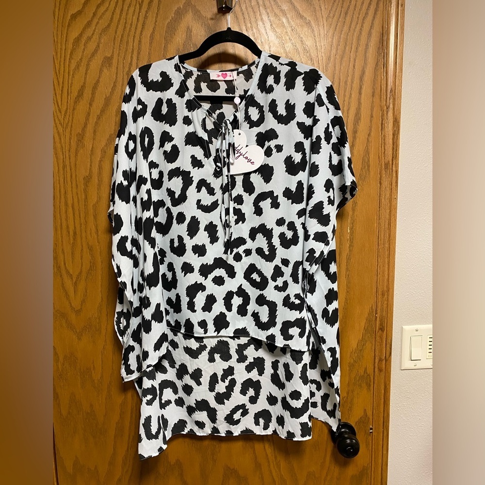 Buddy Love Winnie high-low tunic blouse top in a leopard print - S - NWT